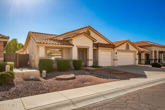 3921 W Bloomfield Rd in Phoenix, AZ - Foto de edificio - Building Photo