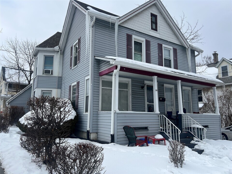 19 Walnut St in Binghamton, NY - Building Photo