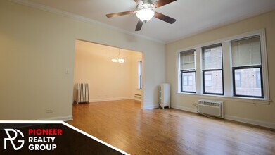 736 W Addison St, Unit 746-2E in Chicago, IL - Foto de edificio - Building Photo