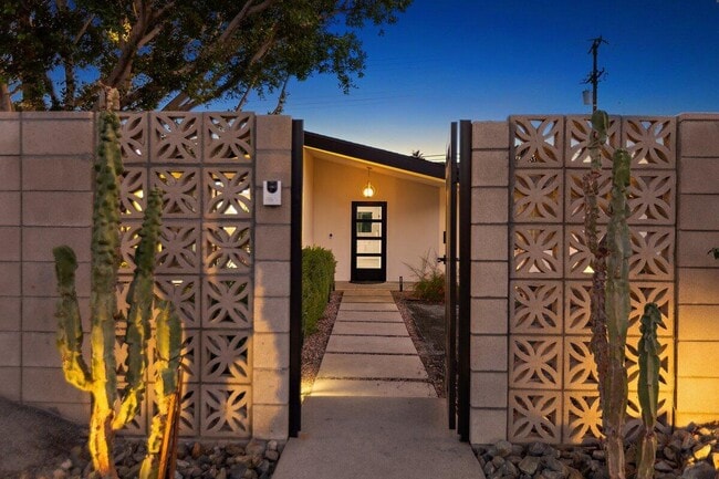 property at 565 W Yorba Rd