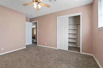 5720 Wharton Dr in Fort Worth, TX - Foto de edificio - Building Photo