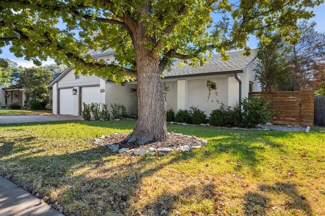 1711 Foxfire Dr in Round Rock, TX - Building Photo - Building Photo
