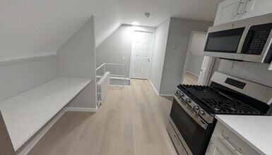 27 W Somerset St in Raritan, NJ - Building Photo - Building Photo