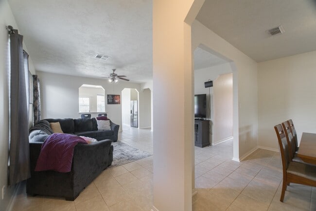 1111 Turnberry Park Ln