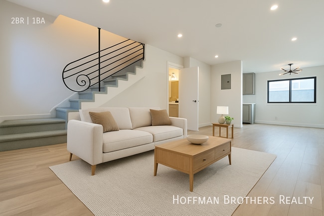 6958 Woodman Ave in Los Angeles, CA - Foto de edificio - Building Photo