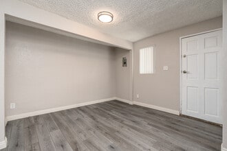 443-447 1/2 Ulysses St. in Los Angeles, CA - Building Photo - Interior Photo