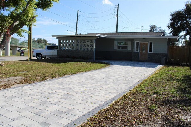 10704 50th Ave N in St. Petersburg, FL - Building Photo - Building Photo
