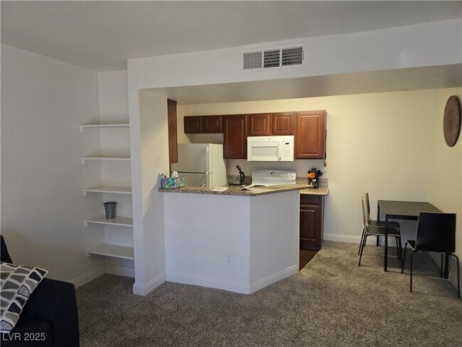 5166 S Jones Blvd, Unit 202 in Las Vegas, NV - Building Photo - Building Photo