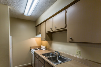 Ridgecrest Apartments in Little Rock, AR - Building Photo - Building Photo