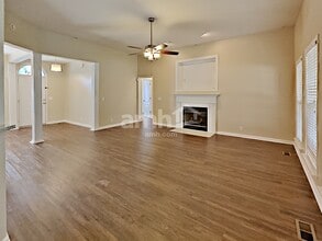 4002 Greentree Ct in Smyrna, TN - Foto de edificio - Building Photo