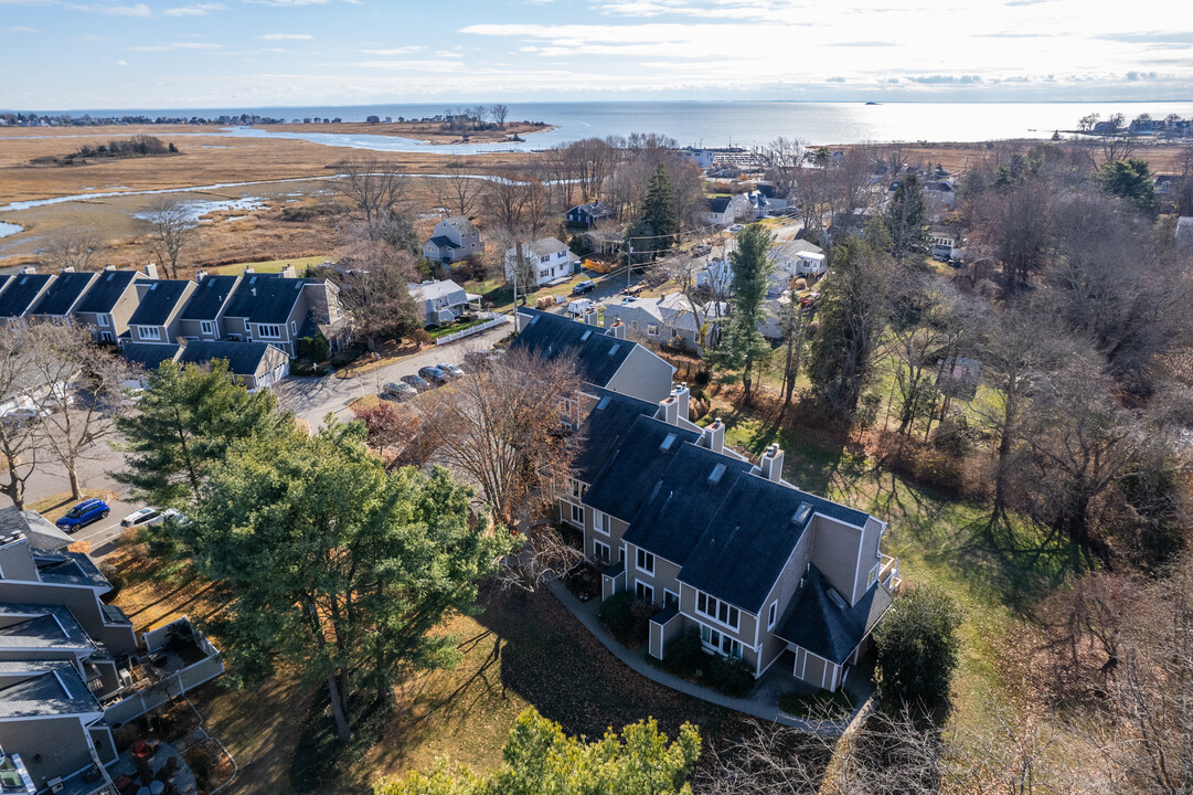 80 Seaview Terrace in Guilford, CT - Building Photo