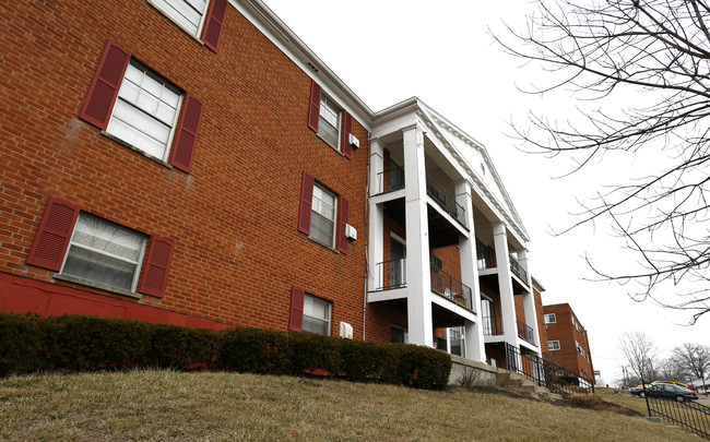 Mohawk Trail Apartments in Milford, OH - Building Photo - Building Photo