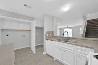 167 Binnacle Ct in Willis, TX - Foto de edificio - Building Photo