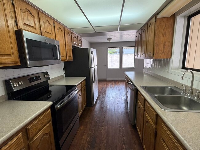 345 W 400 S in Cedar City, UT - Foto de edificio - Building Photo