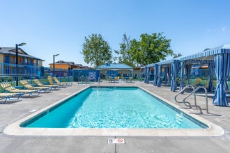 Golden Sands Apartments in Victorville, CA - Building Photo - Building Photo