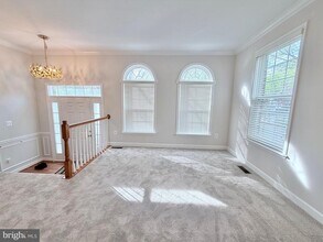 300 Garden View Square in Rockville, MD - Building Photo - Building Photo