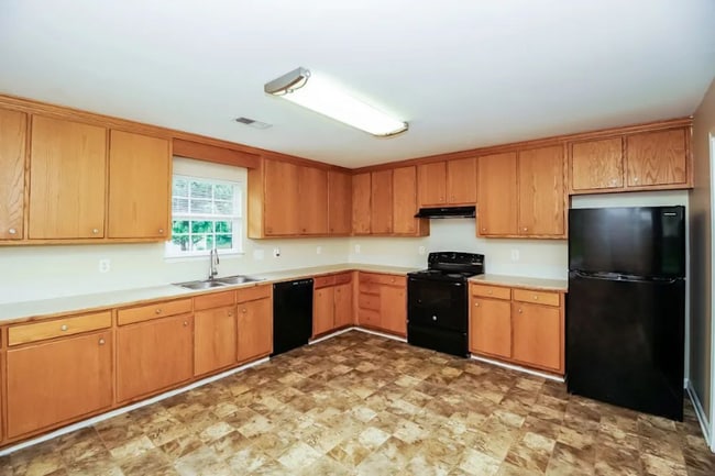 2038 Samantha Dr in Kannapolis, NC - Foto de edificio - Building Photo