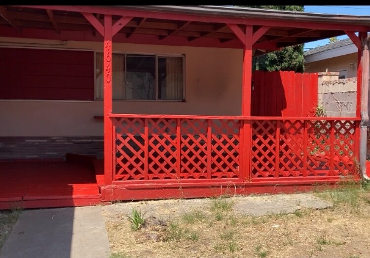 4640 Clairemont Dr in San Diego, CA - Building Photo