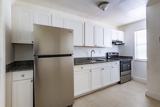 property at 4081 N Dixie Hwy