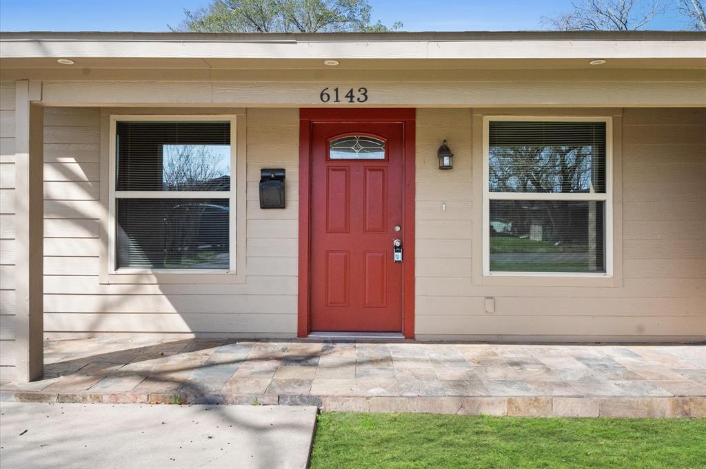 6143 Ridgeway Dr in Houston, TX - Building Photo