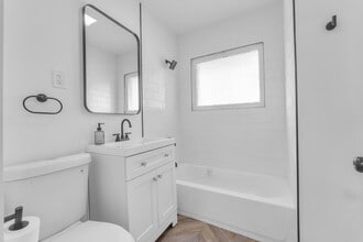 3706 Spokane Ave, Unit Upper Unit in Cleveland, OH - Foto de edificio - Building Photo