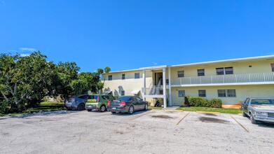 417 NE 17th Ave, Unit 201 in Boynton Beach, FL - Building Photo - Building Photo