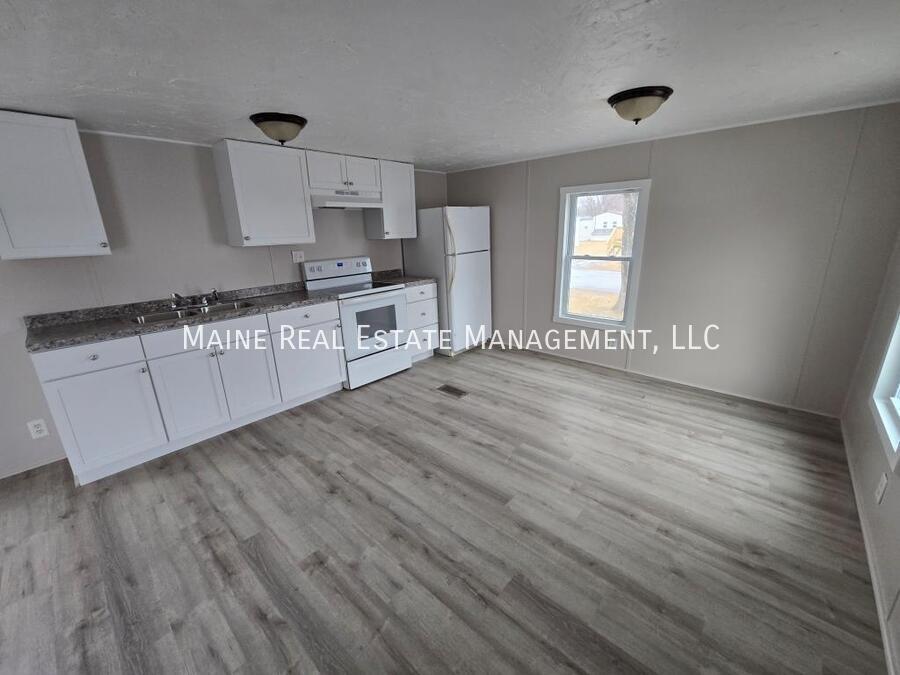 30 Exeter Rd in Corinth, ME - Building Photo