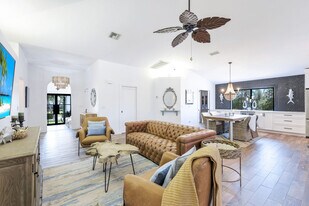 999 E Valley Dr in Bonita Springs, FL - Building Photo