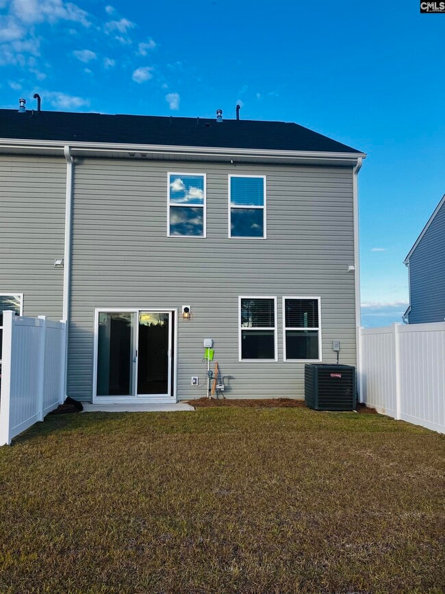 1032 Cornelia St in Elgin, SC - Foto de edificio - Building Photo