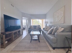 2080 Greenview Shores Blvd in Wellington, FL - Building Photo - Building Photo