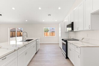 21471 Reed Pl in California City, CA - Building Photo - Building Photo