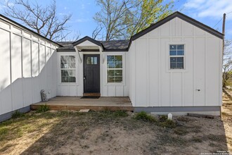 362 Ave J in Poteet, TX - Building Photo - Building Photo