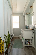 165 Kendall Ave, Unit 2 in Pittsburgh, PA - Foto de edificio - Building Photo