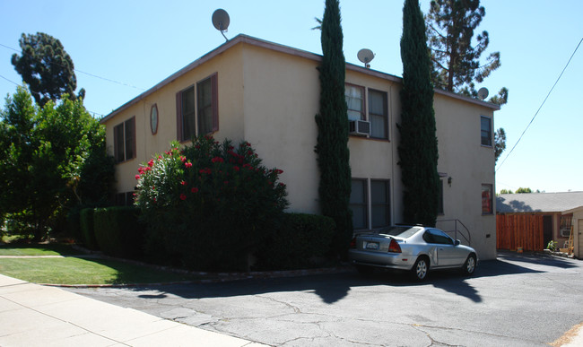 2364 Mira Vista Ave in Montrose, CA - Building Photo - Building Photo