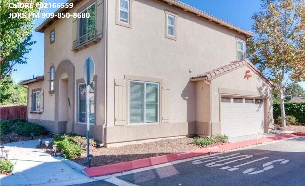 4001 Landau Ct in Riverside, CA - Foto de edificio