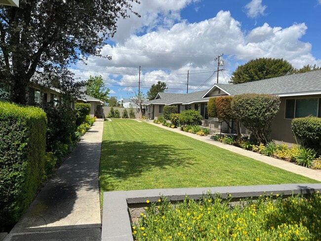 Charming 1 Bedroom unit, completely remodeled with In-Unit Washer/Dryer!