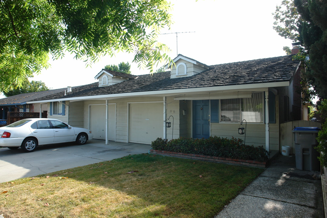 966 Desert Isle Dr in San Jose, CA - Building Photo