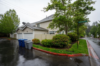 Highland Parc Townhomes in Sammamish, WA - Building Photo - Building Photo