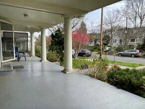 515 NE Floral Pl in Portland, OR - Building Photo - Building Photo