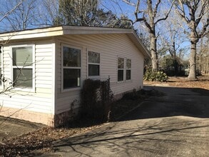 2801 Woodlawn Ave in Moss Point, MS - Building Photo - Building Photo