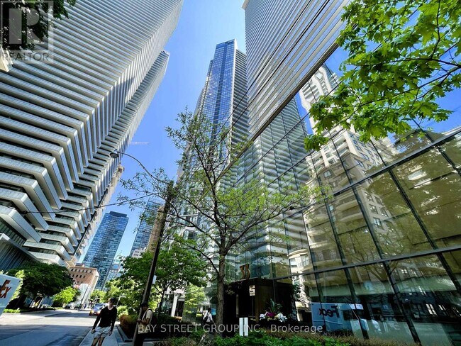 33 Charles St E in Toronto, ON - Building Photo - Building Photo