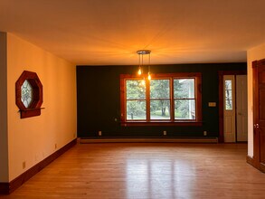 6 Crescent St in Randolph, VT - Building Photo - Building Photo