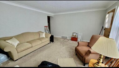 1920 Pickle Rd in Oregon, OH - Foto de edificio - Building Photo