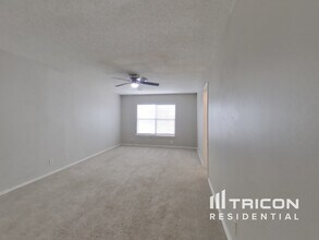 3725 Candlewind Ln in San Antonio, TX - Building Photo - Building Photo