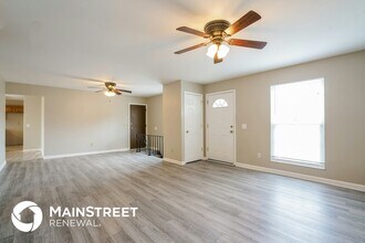 2825 Dividend Park Dr in Florissant, MO - Building Photo - Building Photo