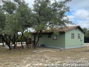173 Water Oak Ln in Canyon Lake, TX - Building Photo - Building Photo