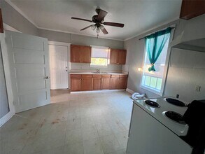 621 Harrison Ln in Wharton, TX - Building Photo - Building Photo