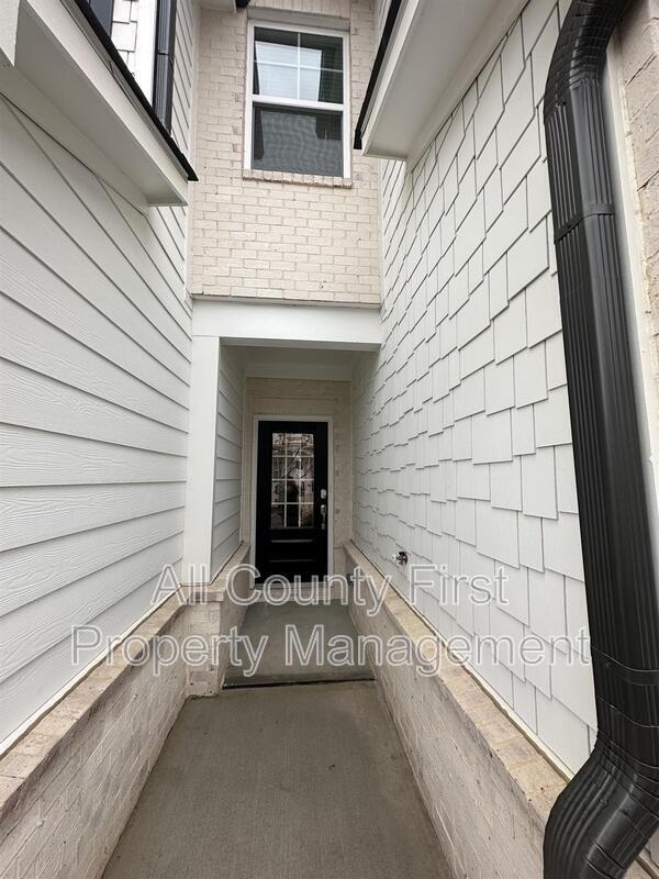 2555 Adventure Wy in Doraville, GA - Foto de edificio - Building Photo