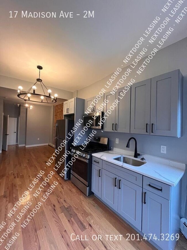 17 Madison Ave in Jersey City, NJ - Building Photo - Building Photo