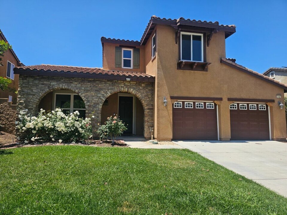 17127 Carrotwood Dr in Riverside, CA - Building Photo
